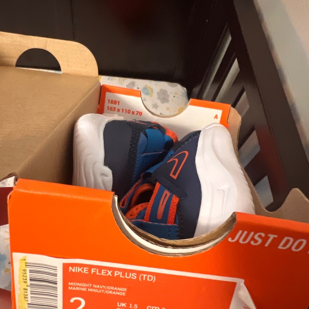 Nike 2c - Picture 2 of 3
